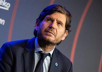 نائب رئيس فالنسيا السابق مينديز سبب رحيل أليماني عن برشلونة