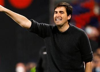 مدرب بورنموث يشكك في صحة ركلة جزاء محمد صلاح وطرد ماك أليستر