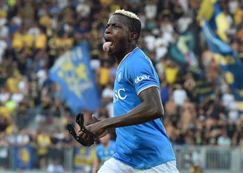 فيديو أوسيمين يقود نابولي لقلب الطاولة على فروزينوني في الدوري الإيطالي