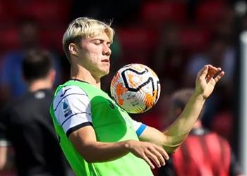 تقارير توضح سبب تأخر إعلان مانشستر يونايتد لصفقة هويلوند