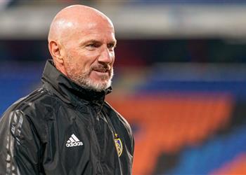 من هو كارلوس برينجر مساعد كولر المحتمل في الأهلي طالب برحيل كهربا