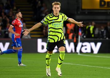 فيديو بـ 10 لاعبين آرسنال يتخطى كريستال بالاس بصعوبة في الدوري الإنجليزي