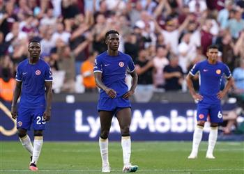 ليس أبو تريكة فقط إعلامي بريطاني يهاجم تشيلسي أنفقوا مليار إسترليني ولم يتعاقدوا مع مهاجم