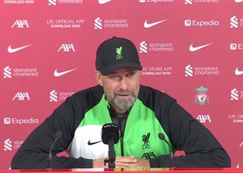 كلوب يعلق على إمكانية تعاقد ليفربول مع مدافع ويؤكد طرد ماك أليستر رسالة مبكرة