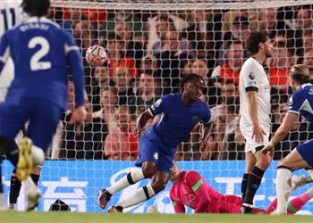 فيديو ستيرلينج يقود تشيلسي لفوزه الأول في الدوري الإنجليزي بثلاثية أمام لوتون تاون