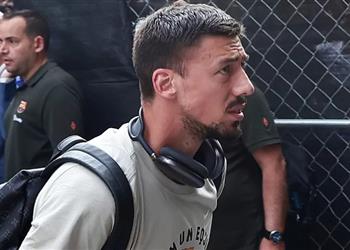 ماركا ناد إسباني يخطط لضم مدافع برشلونة قبل نهاية الميركاتو الصيفي