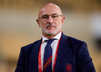 دي لافوينتي يصدر بيان ا رسمي ا بشأن واقعة رئيس الاتحاد الإسباني