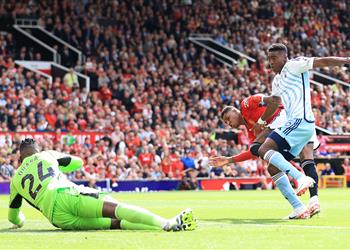 فيديو مانشستر يونايتد يخمد ثورة نوتينجهام فورست ويحقق ريمونتادا في الدوري الإنجليزي