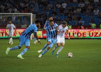 في غياب تريزيجيه طرابزون يخسر بثلاثية أمام ريزة سبور بـ الدوري التركي