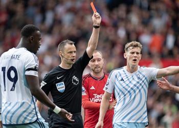 نوتينجهام يدرس تقديم شكوى ضد حكم مباراة مانشستر يونايتد في الدوري الإنجليزي