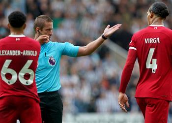 كلوب ي علق على طرد فان دايك في مباراة ليفربول ونيوكاسل