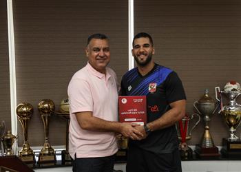 الأهلي يعلن تجديد عقد أحمد عادل لاعب فريق اليد 4 سنوات