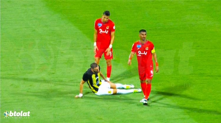 اصابة كريم بنزيما في مباراة الاتحاد والوحدة