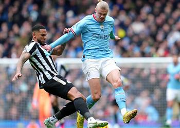 ديلي ميل عصابة تعتدي على لاعب نيوكاسل بعد الخسارة أمام مانشستر سيتي