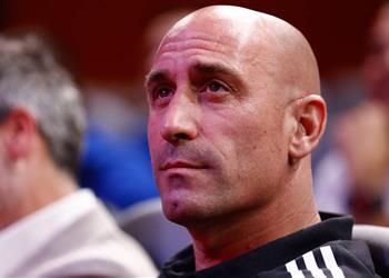 الاتحاد الإسباني ينقلب على روبياليس ويطالبه بالاستقالة