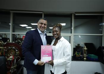 الأهلي يعلن تجديد عقد لاعبة فريق اليد دونجو كمارا لمدة موسم