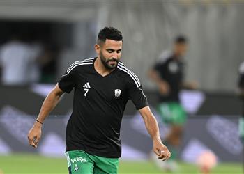 فيديو رياض محرز يسجل هدف أهلي جدة الأول أمام الطائي