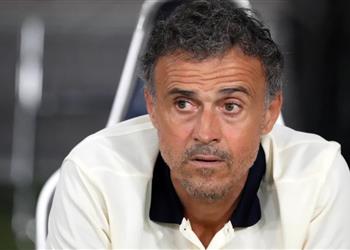 باريس سان جيرمان يرد على أنباء قرار إنريكي بالرحيل قبل بداية الموسم