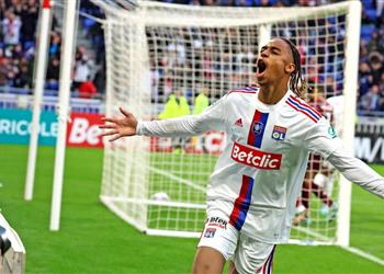 مونت كارلو باريس سان جيرمان يحسم صفقة برادلي باركولا