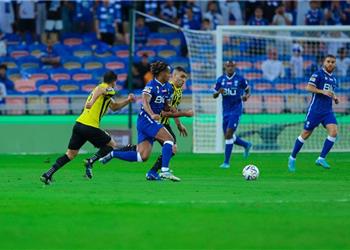 الكشف عن حكم مباراة اتحاد جدة والهلال في قمة الدوري السعودي
