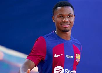 سكاي تمت أنسو فاتي يرحل عن برشلونة إلى الدوري الإنجليزي