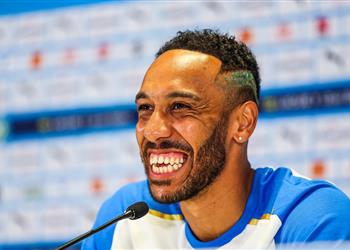 أوباميانج يشرح لماذا نجح في برشلونة وفشل مع تشيلسي