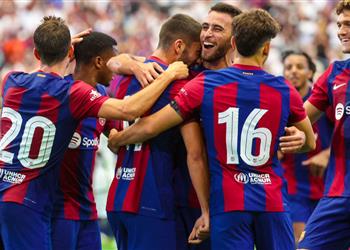 تقارير نابولي يستهدف ضم مدافع برشلونة المنبوذ