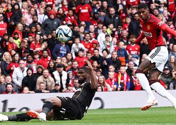 فيديو مانشستر يونايتد يقلب الطاولة على لانس ويفوز بثلاثية ودي ا