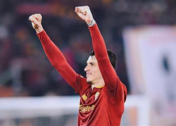 الأهلي السعودي يتوصل لاتفاق مع مدافع روما