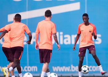 ديمبلي يعود إلى برشلونة ويشارك في التدريبات تحت أنظار باريس سان جيرمان