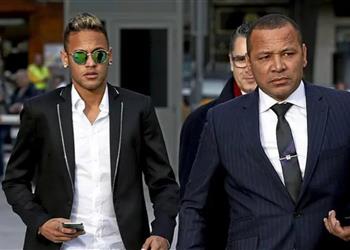 والد نيمار يوضح حقيقة رغبة البرازيلي في مغادرة باريس سان جيرمان