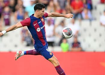 فيديو ليفاندوفسكي يسجل هدف برشلونة الأول أمام توتنهام في كأس خوان جامبر