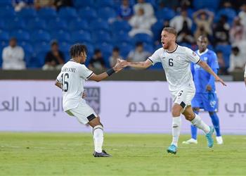 فيديو جوستافو كويلار يقلص الفارق ويسجل هدف الشباب الأول أمام الهلال