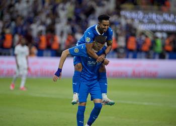 فيديو أسيست بالكعب عبد الله الحمدان يسجل هدف الهلال الثالث أمام الشباب