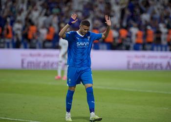 عبد الله الحمدان يوضح سبب عدم احتفاله بهدف الهلال الثالث أمام الشباب