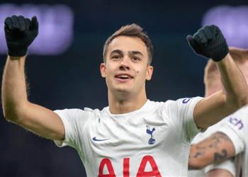 ريجيلون يوقع عقود انضمامه إلى مانشستر يونايتد