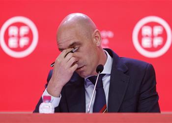 المحكمة توافق على شكوى اتهام روبياليس بالاعتداء الجنسي ضد هيرموسو