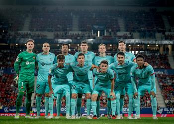 لاعب برشلونة يتلقى عقوبة ويغيب عن مباراة ريال بيتيس