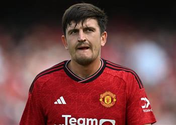 والدة ماجواير تدافع عنه في بيان رسمي ما يتعرض له يتجاوز حدود كرة القدم