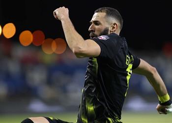 فيديو بنزيما يسجل هدف الاتحاد الأول أمام الأخدود في الدوري السعودي