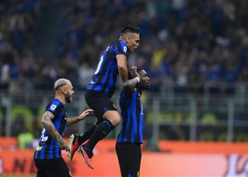 فيديو ديربي ناري إنتر يكتسح ميلان بخماسية ويذيقه الهزيمة الأولى في الدوري الإيطالي