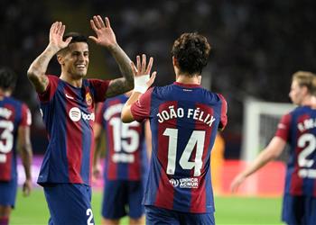 فيديو الموسيقى الكتالونية عادت للعزف برشلونة يكتسح ريال بيتيس بخماسية في ليلة تألق الجواوين