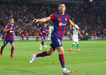 فيديو ليفاندوفسكي يسجل هدف برشلونة الثاني أمام ريال بيتيس في الدوري الإسباني