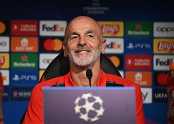 فيديو انقطاع التيار الكهربائي أثناء مؤتمر مدرب ميلان قبل مواجهة نيوكاسل