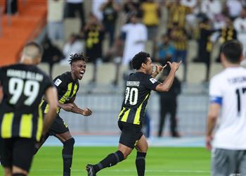 فيديو الاتحاد يفوز على أجمك بثلاثية نظيفة ويتصدر مجموعته في دوري أبطال آسيا