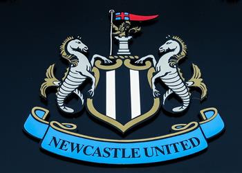 نيوكاسل يكسر قواعد يويفا قبل مواجهة ميلان في دوري أبطال أوروبا