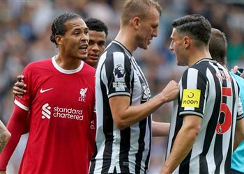 بعد غيابه للطرد فان دايك يوجه رسالة إلى ليفربول قبل مواجهة أستون فيلا