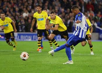 فيديو برايتون يسقط على أرضه أمام آيك أثينا في الاختبار الأوروبي الأول بتاريخ النادي