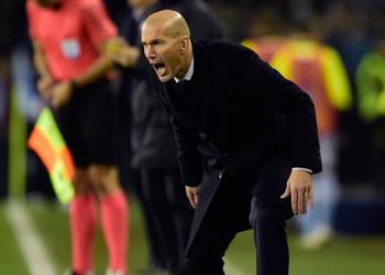لاعب ريال مدريد السابق زيدان طرد الجميع وبدأ بالصراخ خلال مباراة بايرن ميونخ