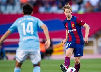 دي يونج يغادر مباراة برشلونة وسيلتا فيجو مصاب ا